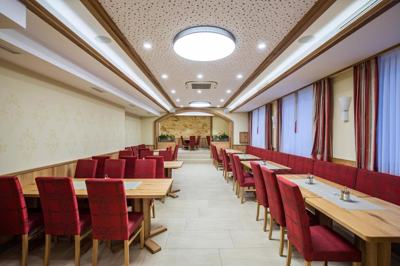 Hotel Freiensteinerhof Superior Sankt Peter-Freienstein Bagian luar foto
