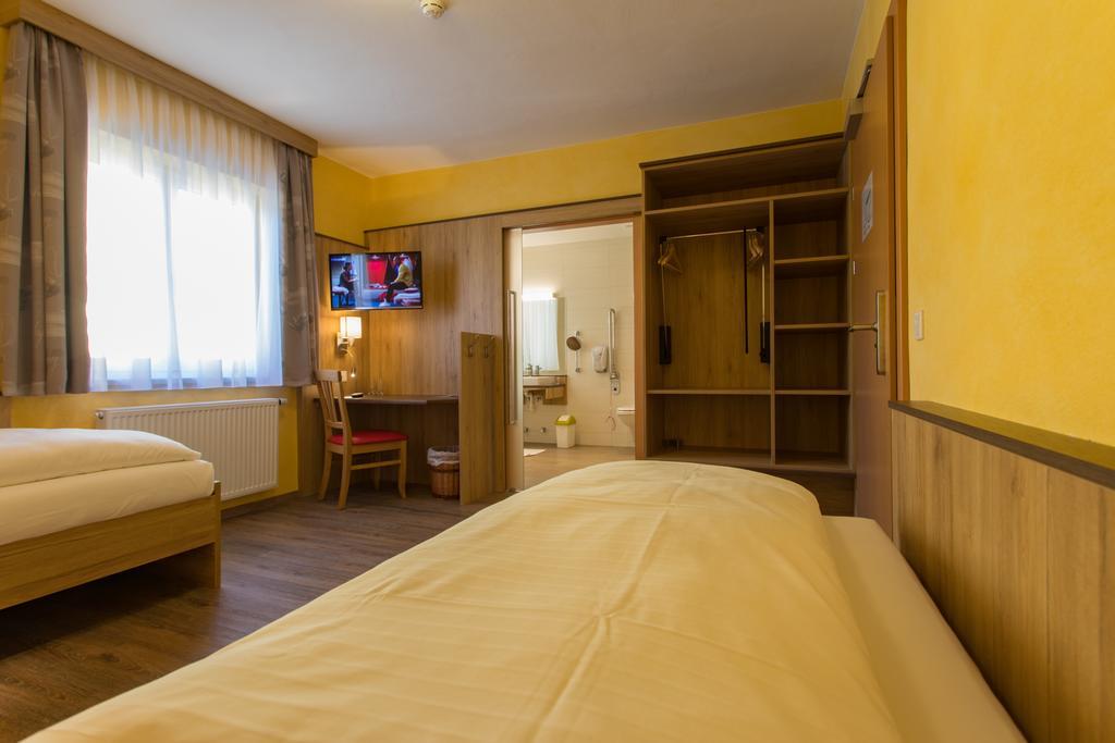 Hotel Freiensteinerhof Superior Sankt Peter-Freienstein Bagian luar foto