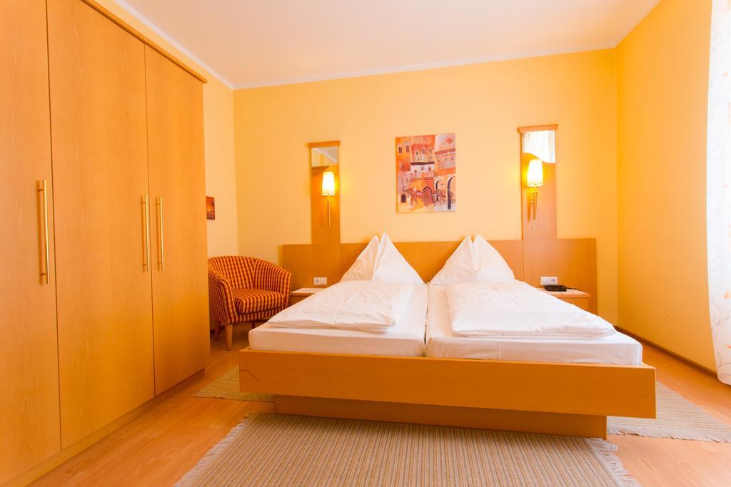 Hotel Freiensteinerhof Superior Sankt Peter-Freienstein Bagian luar foto