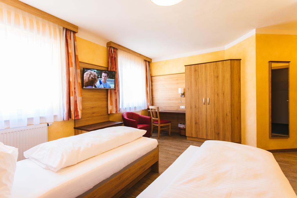 Hotel Freiensteinerhof Superior Sankt Peter-Freienstein Bagian luar foto