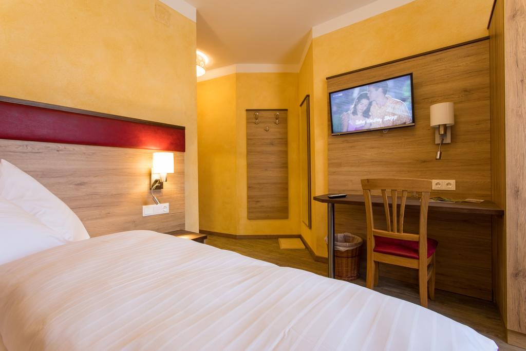 Hotel Freiensteinerhof Superior Sankt Peter-Freienstein Bagian luar foto